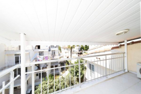 Central Flat with Private Beach in Muratpasa